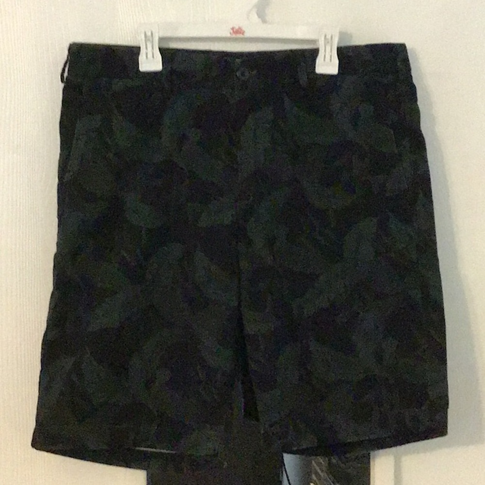 Uniqlo Shorts Medium Black Green Floral